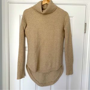 Neiman Marcus 100% cashmere sweater